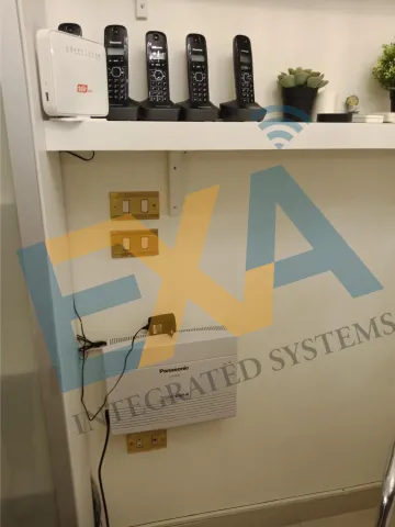 تركيب وتأسيس شبكات الاتصالات (Structured Cabling) وأنظمة السنترال (PBX) للمكاتب.