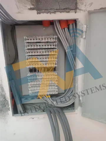 تركيب وتأسيس شبكات الاتصالات (Structured Cabling) وأنظمة السنترال (PBX) للمكاتب.